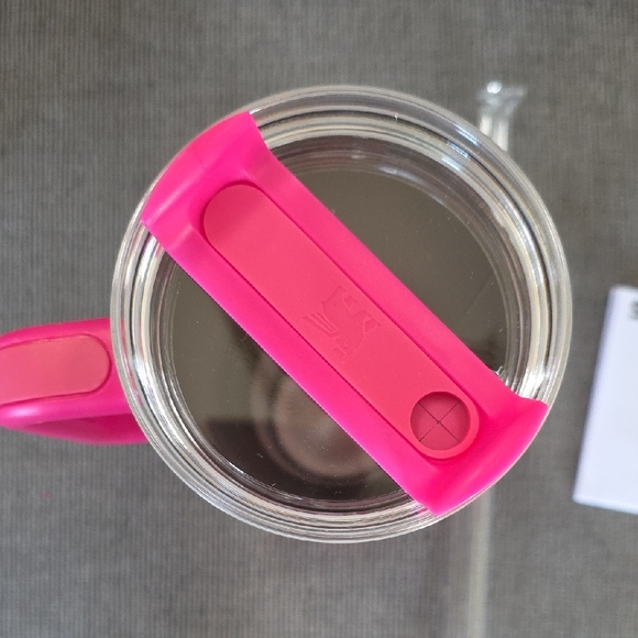 Stanley Pink Hello Kitty Quencher H2.0  Tumbler, 40oz. - Picture 7 of 11